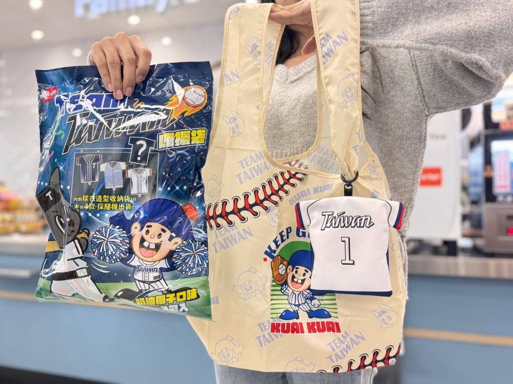 2026必買WBC中華隊應援小物懶人包！星巴克棒球小熊萌翻、費仔老婆狂曬「歐告玩偶」有望補貨？-7