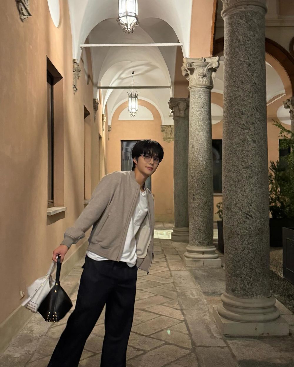 韓網公認7位「四次元」男偶像代表！希澈「瘋子偶像」始祖，杋圭、Lee Know「冷面笑匠」-4