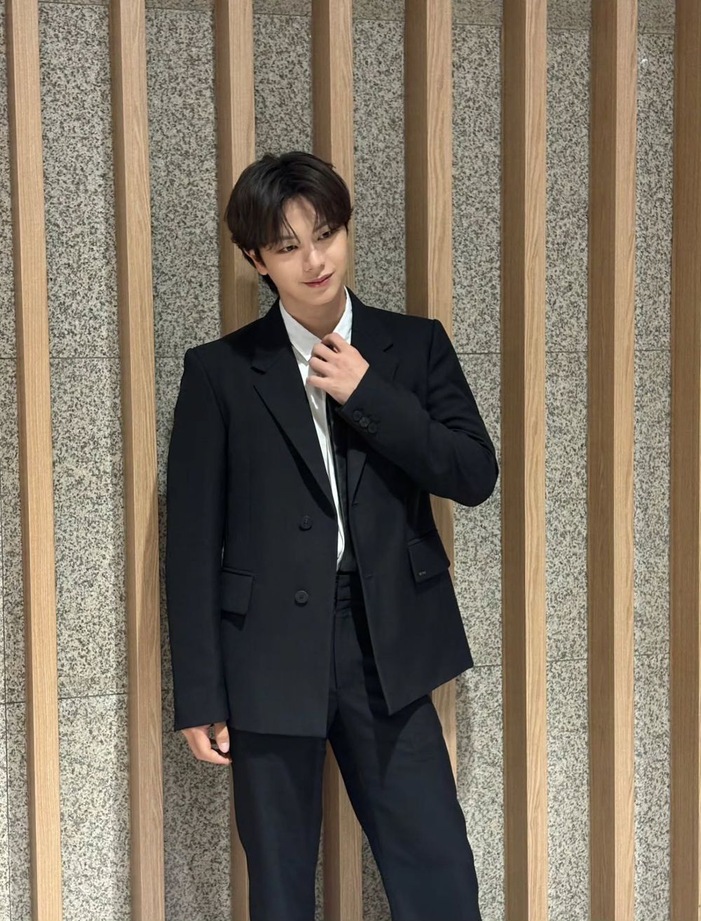 韓網公認7位「四次元」男偶像代表！希澈「瘋子偶像」始祖，杋圭、Lee Know「冷面笑匠」-11