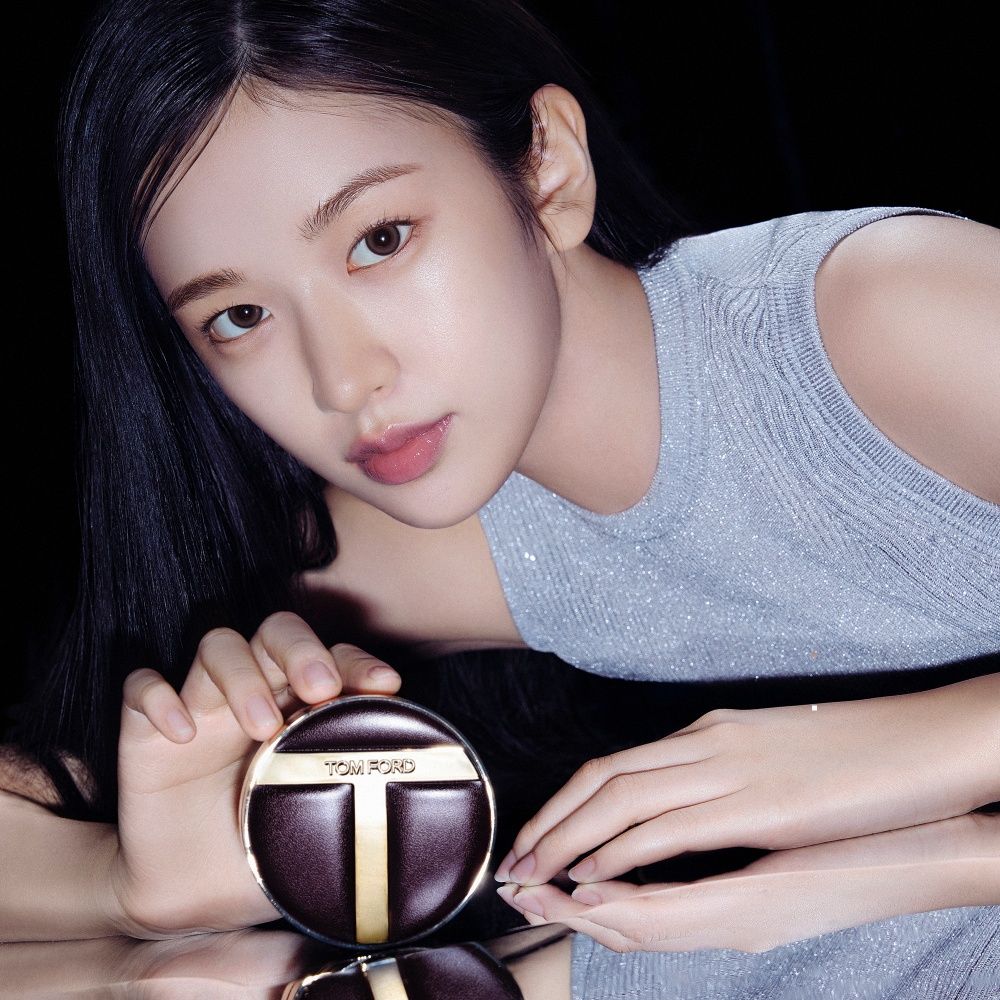 IVE隊長安俞真妝容封神！TOM FORD高訂氣墊粉餅、粉嫩水光唇、眼影色號公開，打造韓星高級千金妝就靠它們！-2