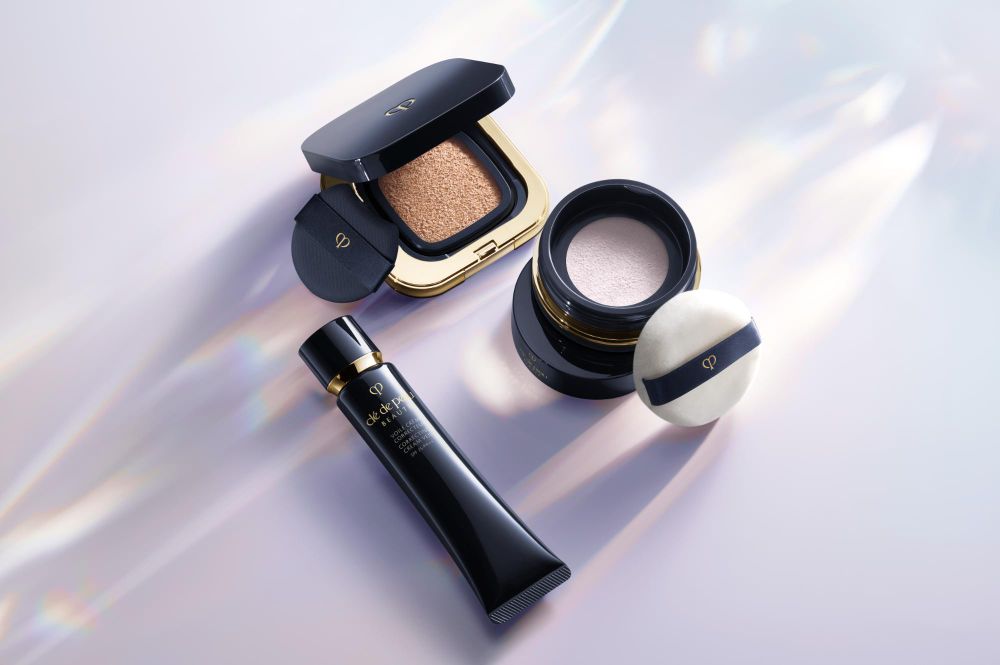 貴婦蜜粉天花板「縮小了」！肌膚之鑰人氣光采柔焦蜜粉推出迷你版本，跟飾品一樣精巧，隨身攜帶讓精緻妝容待命一整天！-6