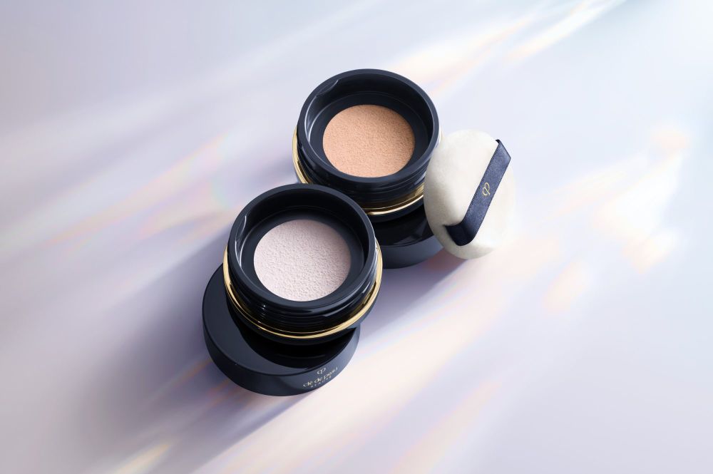 貴婦蜜粉天花板「縮小了」！肌膚之鑰人氣光采柔焦蜜粉推出迷你版本，跟飾品一樣精巧，隨身攜帶讓精緻妝容待命一整天！-5