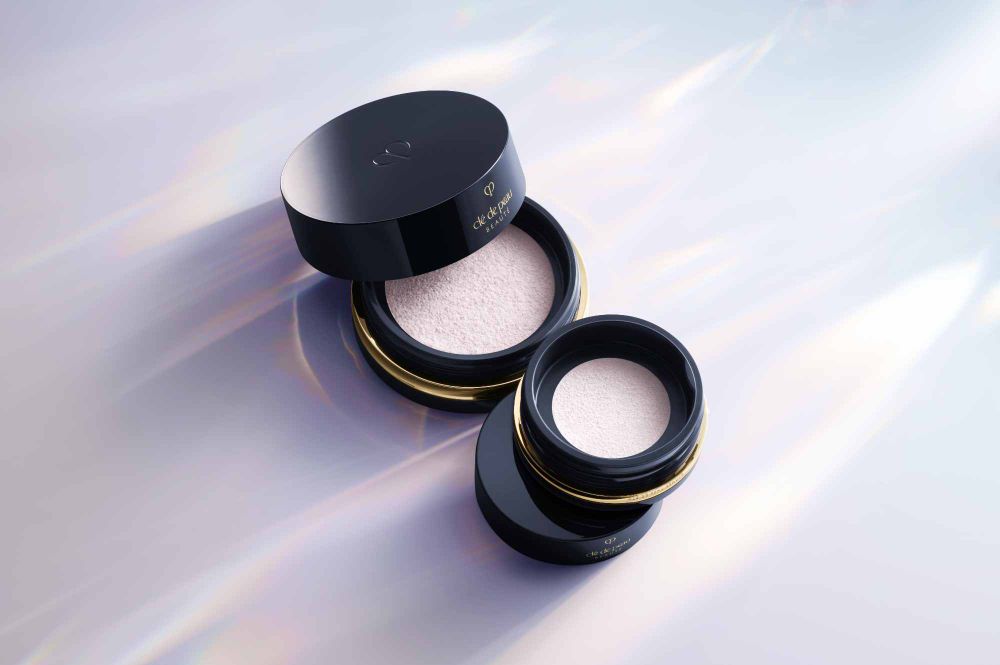 貴婦蜜粉天花板「縮小了」！肌膚之鑰人氣光采柔焦蜜粉推出迷你版本，跟飾品一樣精巧，隨身攜帶讓精緻妝容待命一整天！-2