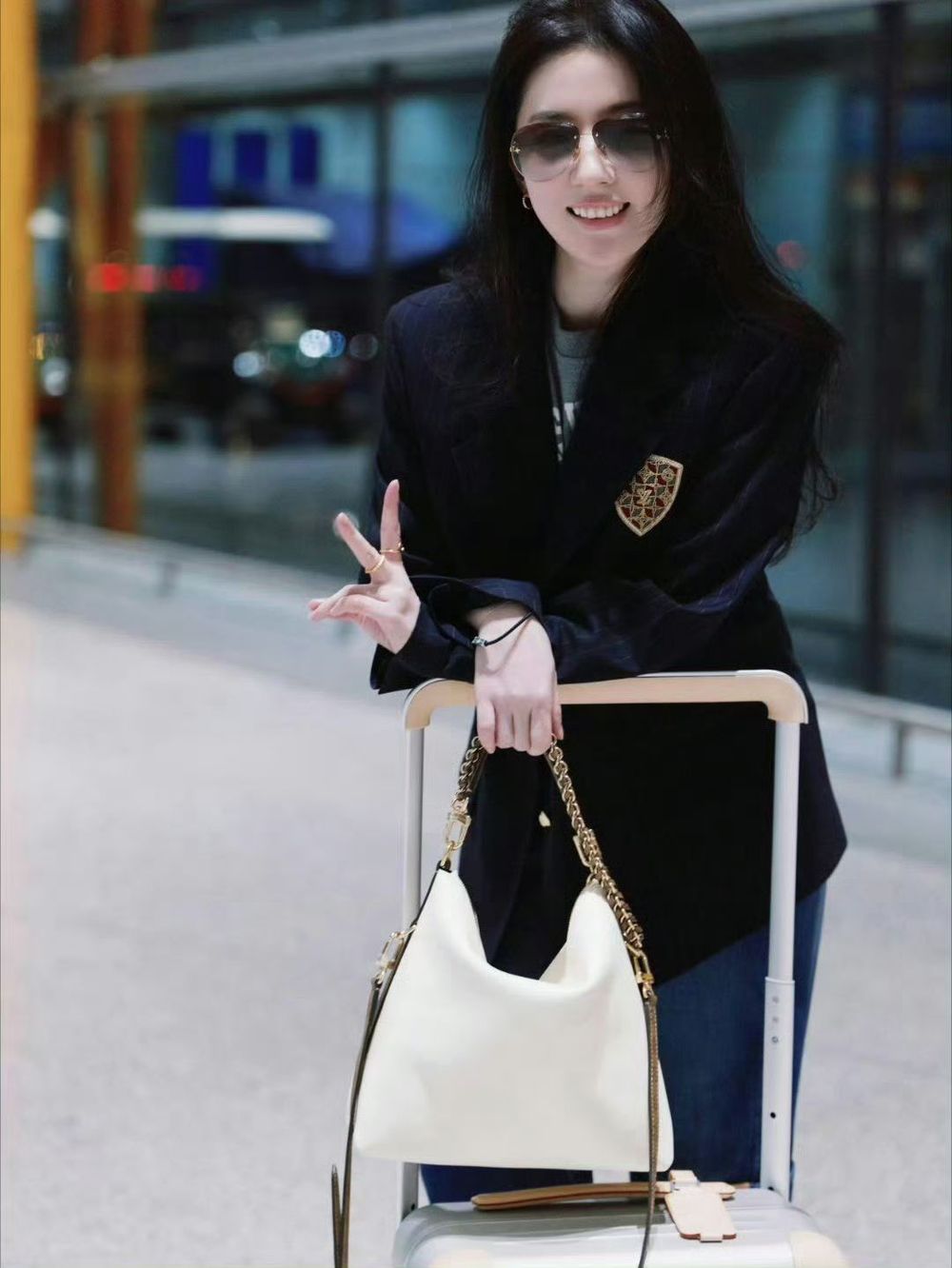 LV神仙小隊出發啦！精靈王子Felix依舊美到不行、全智賢根本「智慧與美」的女神化身！-6