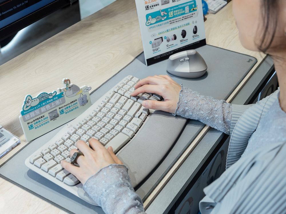 Logitech推出超美「迷霧灰」滑鼠、鍵盤！聯手療癒「熊超人」，整套用上班也有好心情！-5