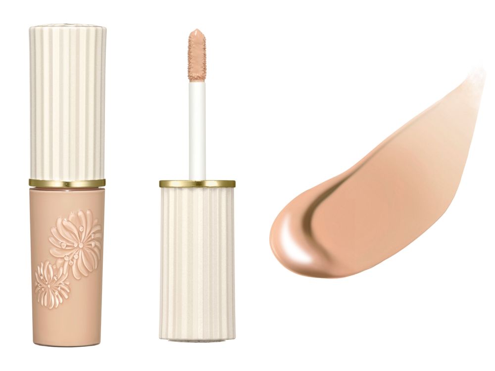 2026上半年最夢幻底妝首選！PAUL & JOE「白蕾絲氣墊」溫潤珍珠白＋西洋菊雕花外殼，拍出低調奢華感柔霧裸肌！-7