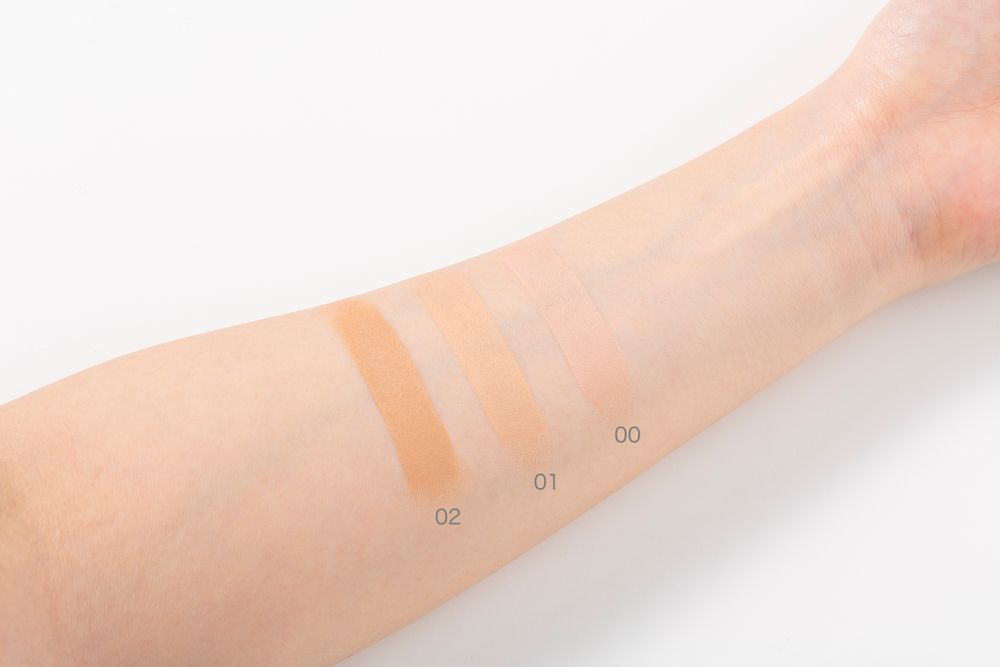 2026上半年最夢幻底妝首選！PAUL & JOE「白蕾絲氣墊」溫潤珍珠白＋西洋菊雕花外殼，拍出低調奢華感柔霧裸肌！-15