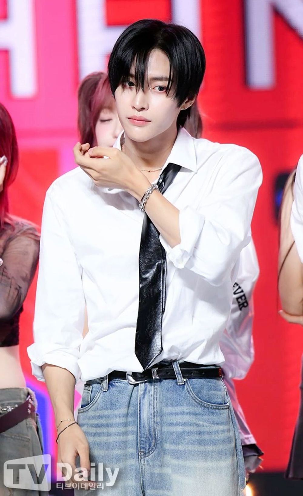 韓網公認6位擁有「漫畫臉」的KPOP男偶像！淨漢受封「人間霍爾」，成訓、秀彬都是校草男神等級-5