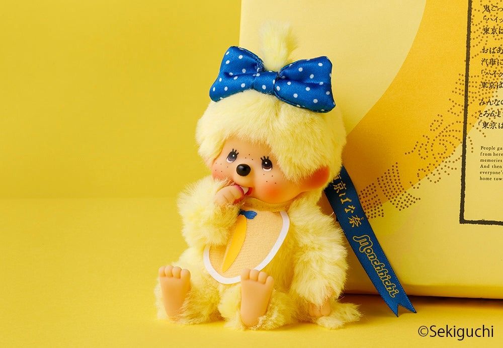 東京芭娜娜跟LISA最愛的蒙奇奇聯名了！超可愛「藍蝴蝶結+黃絨毛蒙奇奇」絨毛吊飾這天開賣！-5