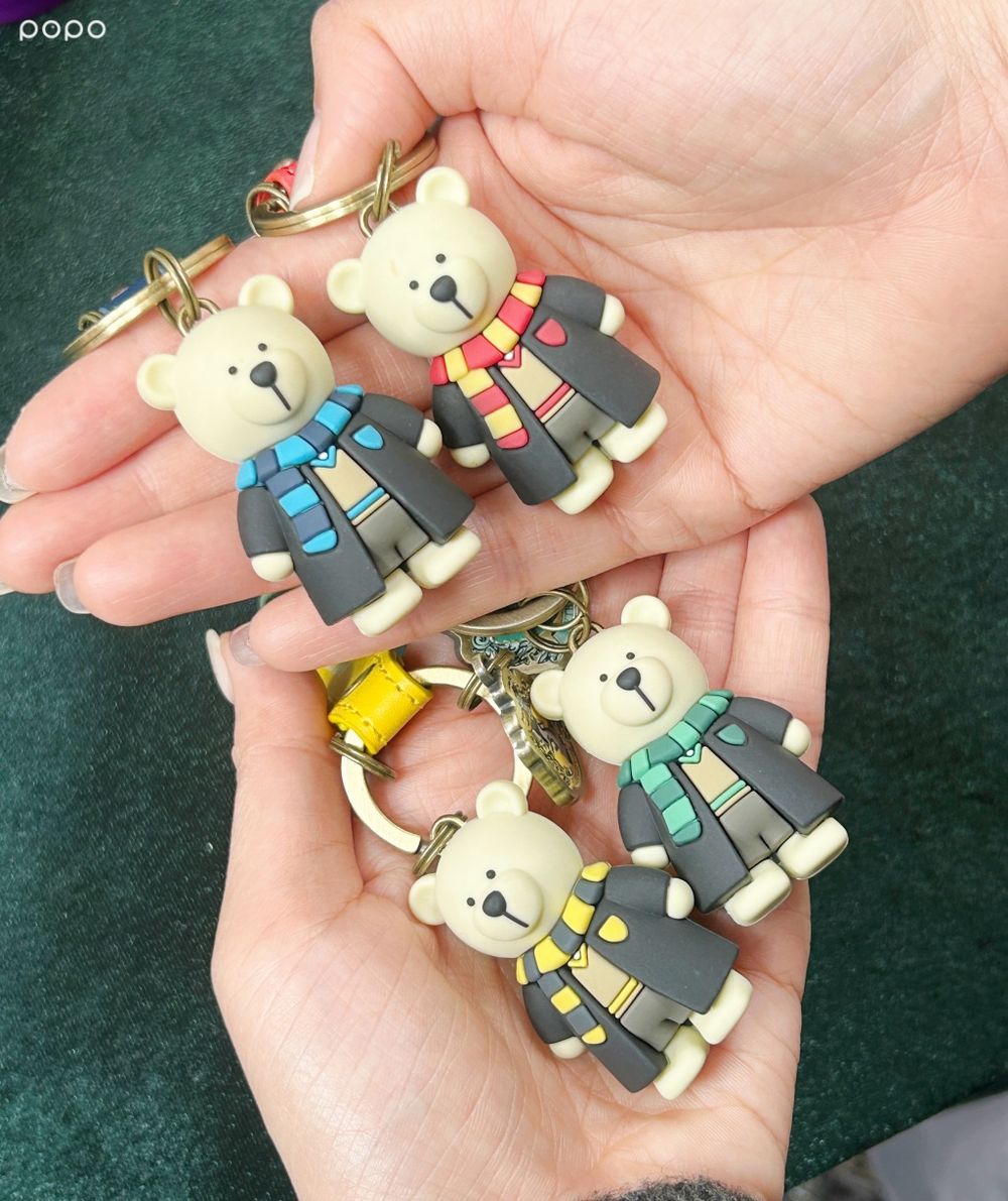 星巴克跟《哈利波特》聯名了！「葛來分多小熊鑰匙圈、金探子冷水杯、四學院溫變馬克杯」全都想要！-3