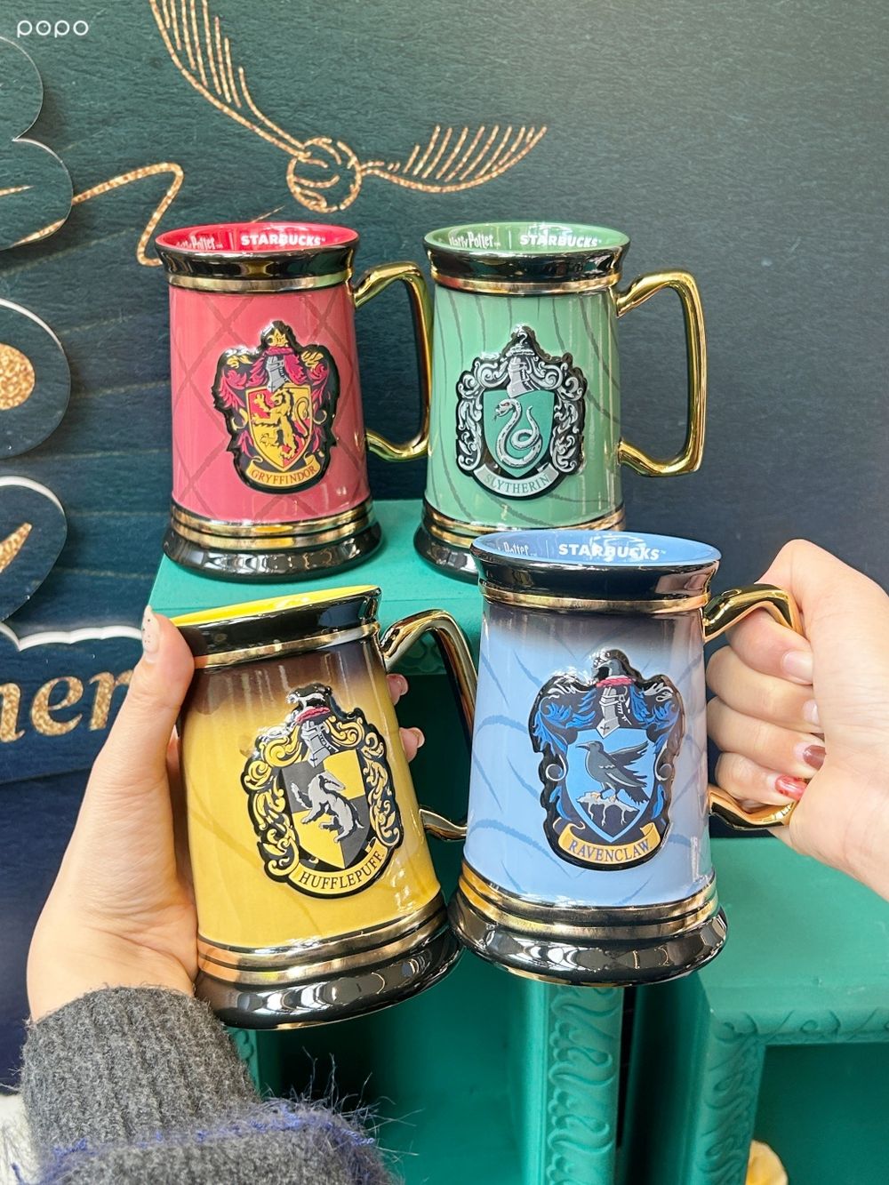 星巴克跟《哈利波特》聯名了！「葛來分多小熊鑰匙圈、金探子冷水杯、四學院溫變馬克杯」全都想要！-17