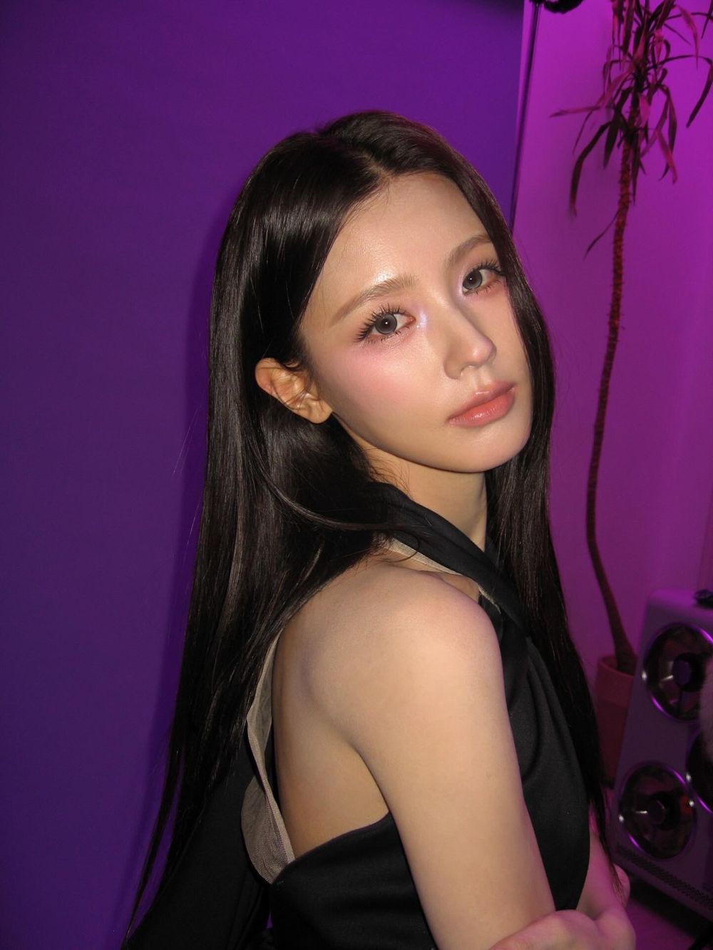 薇娟炫風來台！透光肌＋好身材簡直公主走入現實，不藏私公開底妝技巧，愛用粉底液＆飾底乳必入手！-8