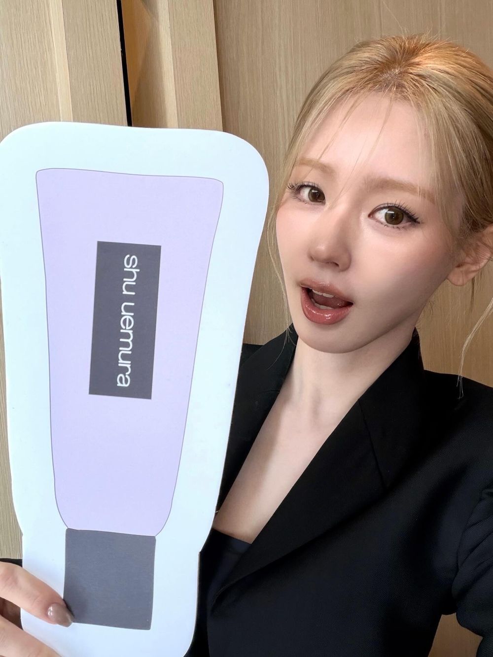 薇娟炫風來台！透光肌＋好身材簡直公主走入現實，不藏私公開底妝技巧，愛用粉底液＆飾底乳必入手！-10