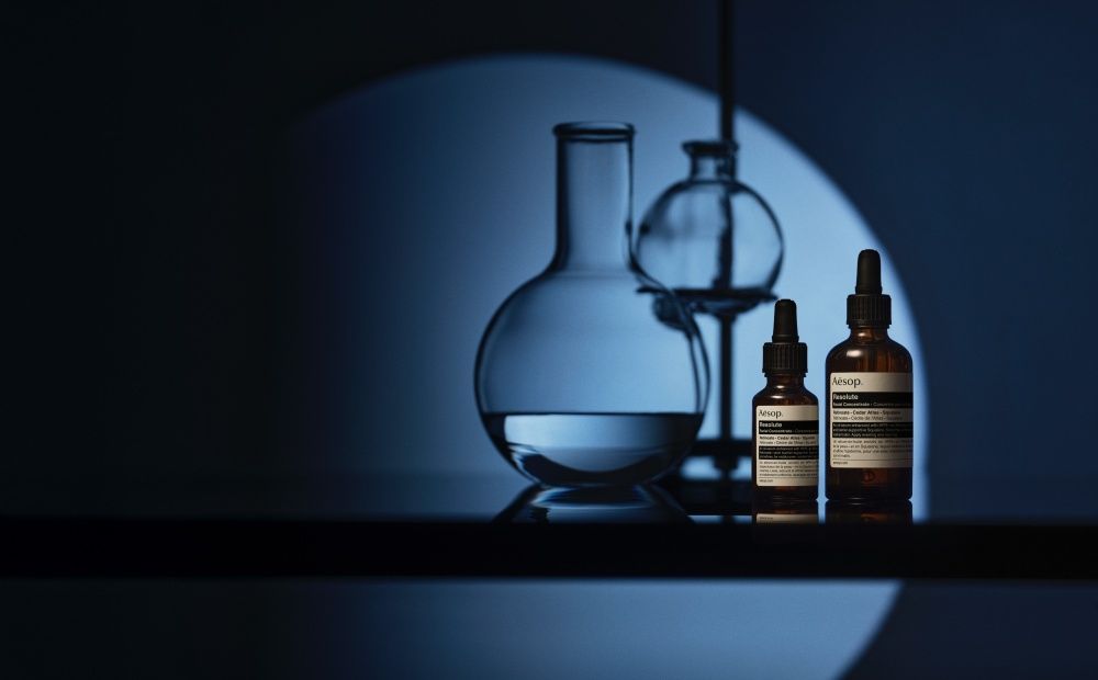 2026抗老保養進入輪廓時代！從U臉到V臉全面升級：蘭蔻線雕膠原霜、HR白繃帶、修麗可電波精華一次看！-7