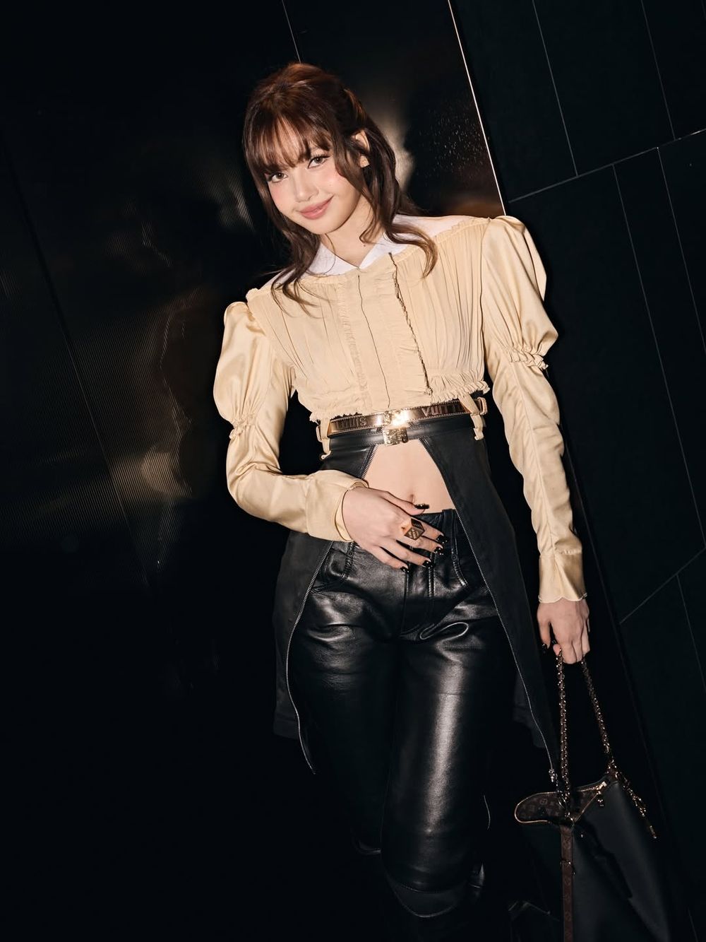 LV巴黎大秀根本神仙打架！Felix「王子帥照」狂洗版、再度合影Lisa！這組合顏值高到發瘋！-6