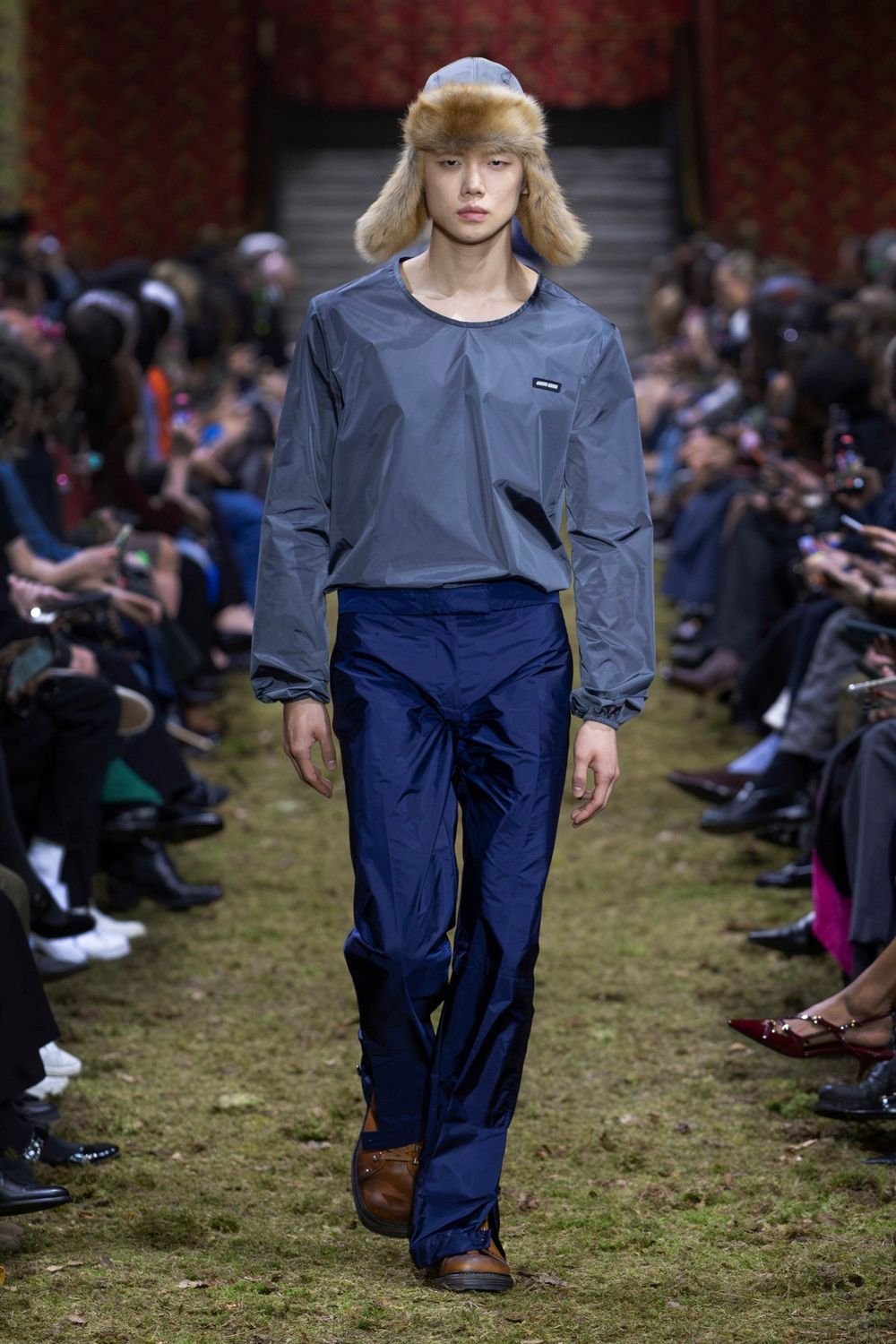 MIU MIU大秀TXT然竣直接登台走秀！「小貓走台步」又穩又帥！Minnie、Ella雙女神都來了！-3