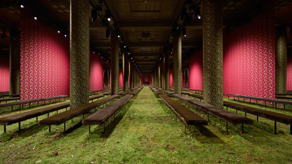 MIU MIU大秀TXT然竣直接登台走秀！「小貓走台步」又穩又帥！Minnie、Ella雙女神都來了！-12