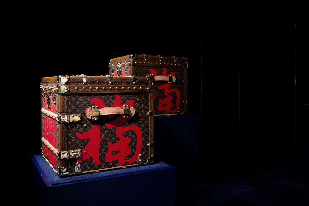 整年都在等！LV典藏工藝展太精彩！台幣三千萬「仙女玻璃硬箱」真面目曝光！真的超美！-15