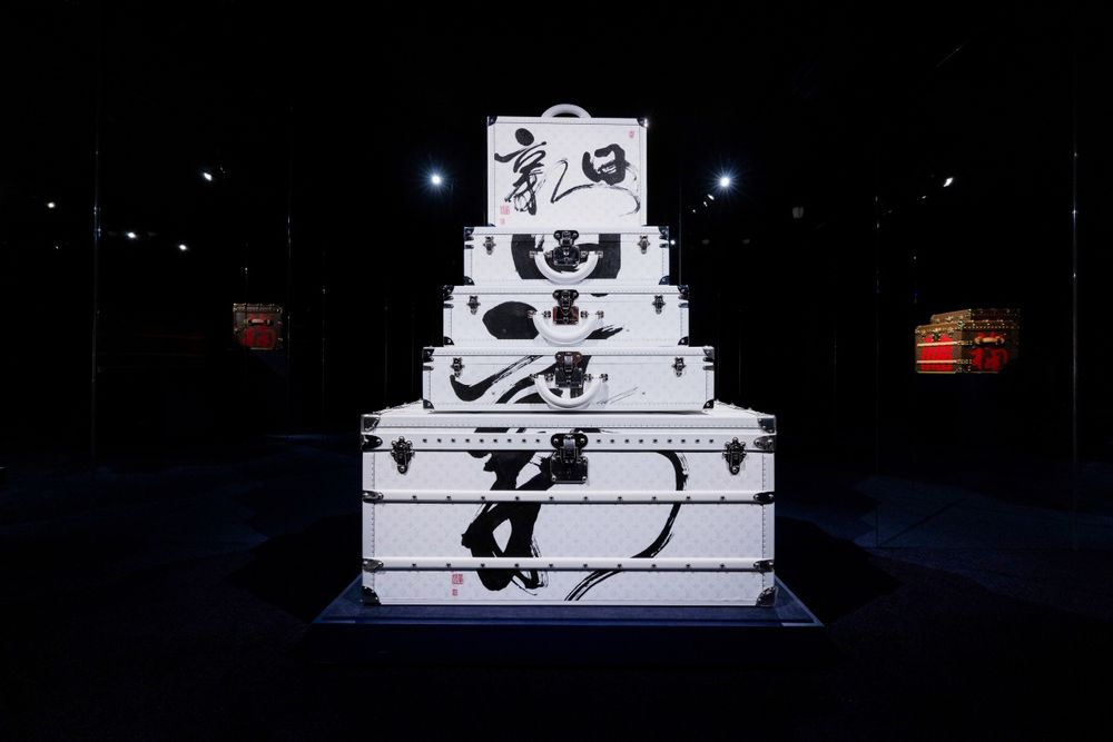 整年都在等！LV典藏工藝展太精彩！台幣三千萬「仙女玻璃硬箱」真面目曝光！真的超美！-16