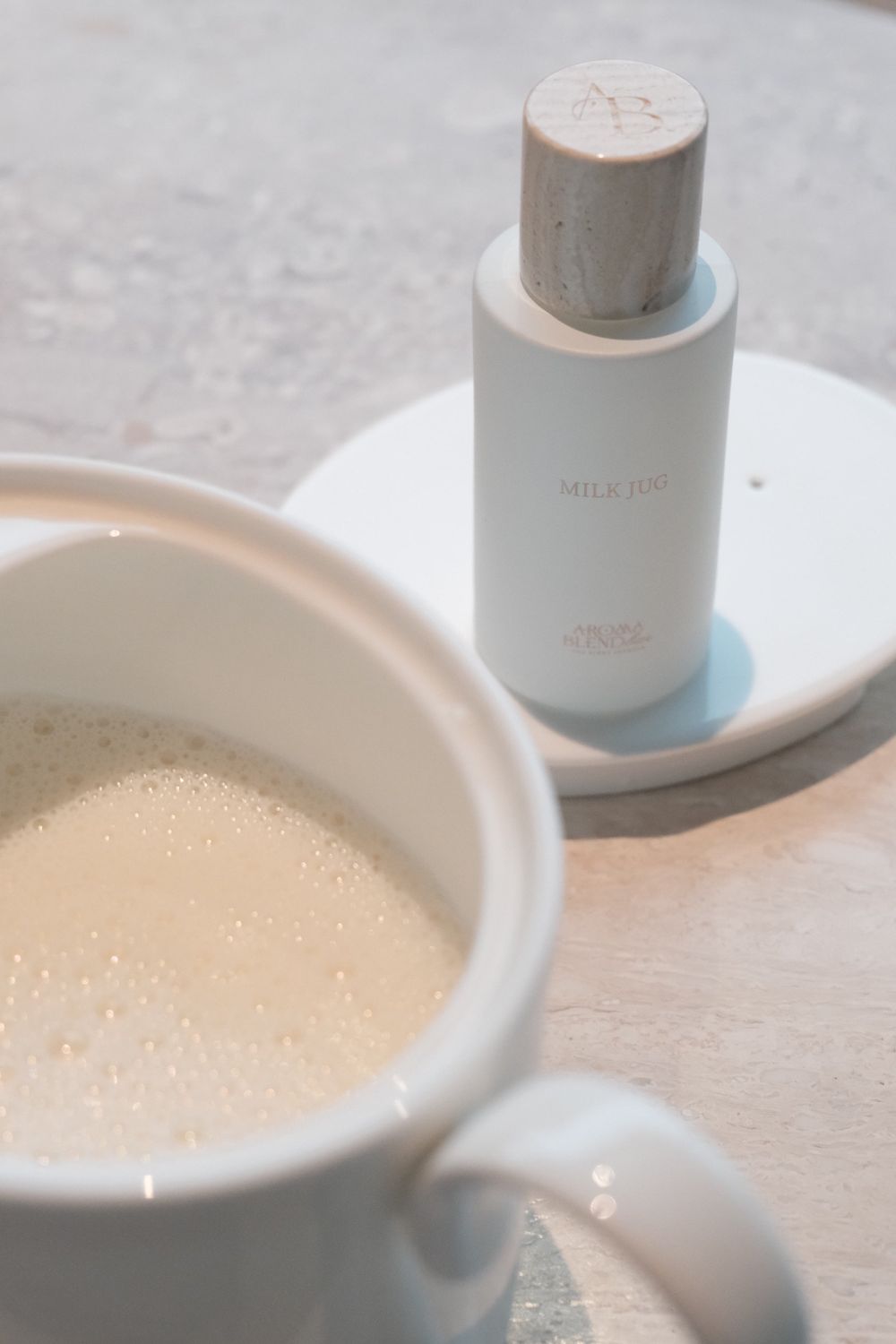 連日本人都搶不到！爆紅小眾甜點系香氛再推「牛奶香水」，單一溫潤奶香調，疊噴茶香水、打造鮮奶茶美食香氣！-7