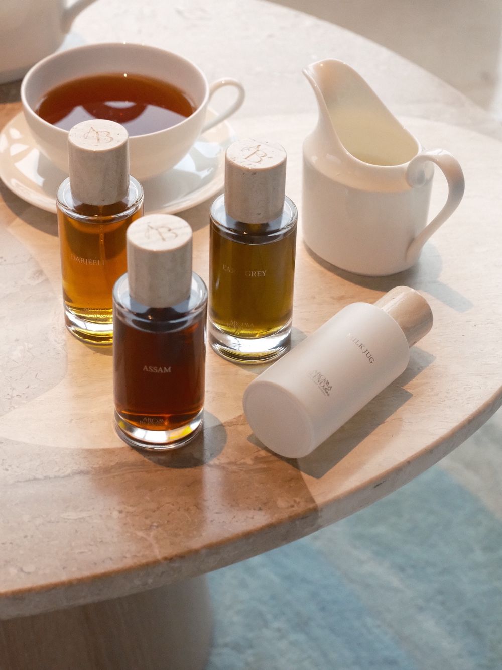 連日本人都搶不到！爆紅小眾甜點系香氛再推「牛奶香水」，單一溫潤奶香調，疊噴茶香水、打造鮮奶茶美食香氣！-5