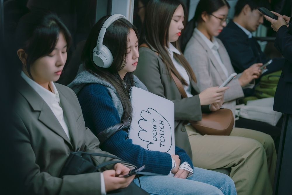 Jisoo在《訂閱男友》上班薪水到底有多高！？劇中狂揹「豪門奢牌包」隨便一個都10萬起跳！？-6