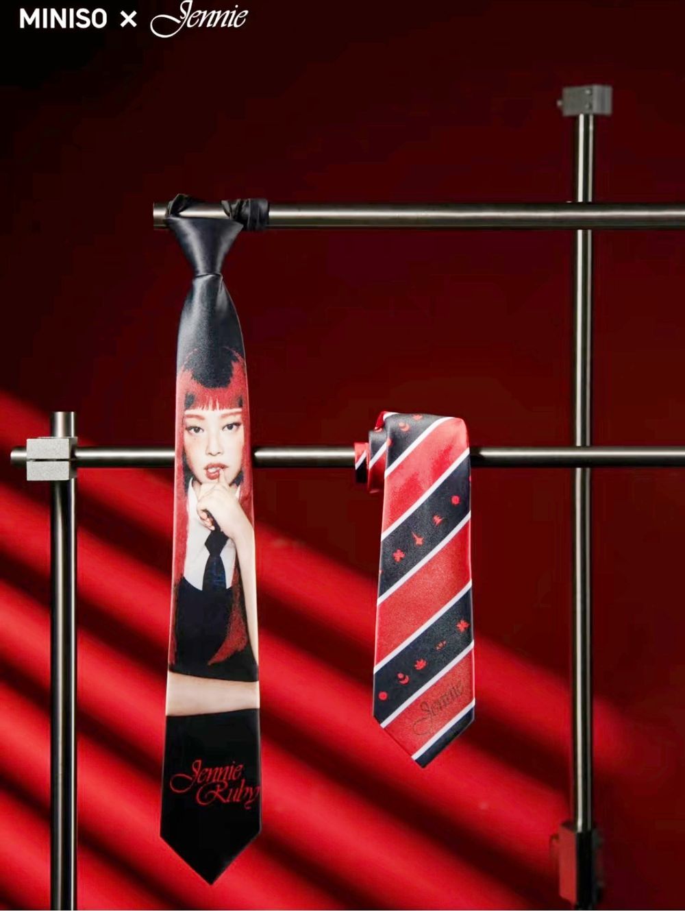 MINISO和Jennie聯名了！「Q版金珍妮絨毛吊飾」太欠買、限定「立體吊卡」只有這買得到！-10