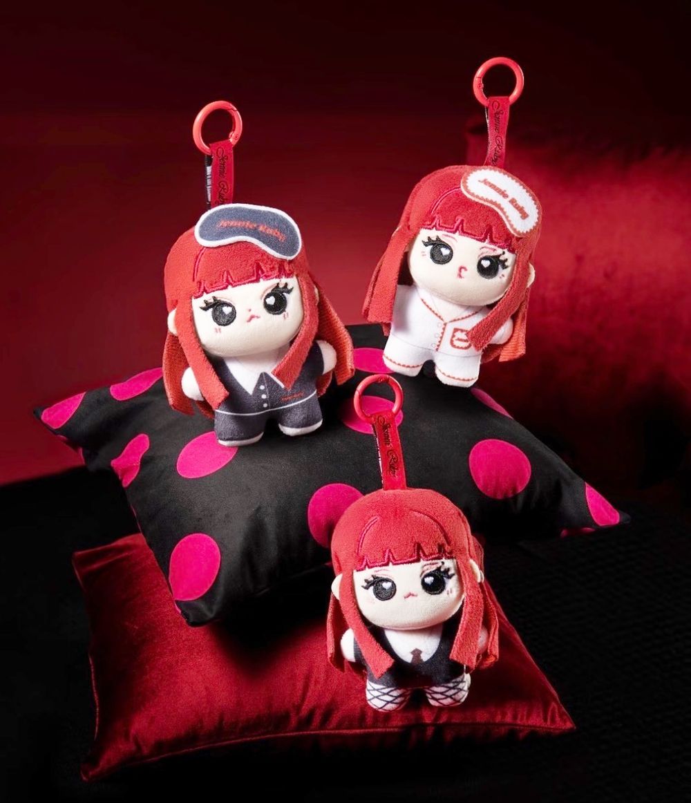 MINISO和Jennie聯名了！「Q版金珍妮絨毛吊飾」太欠買、限定「立體吊卡」只有這買得到！-12