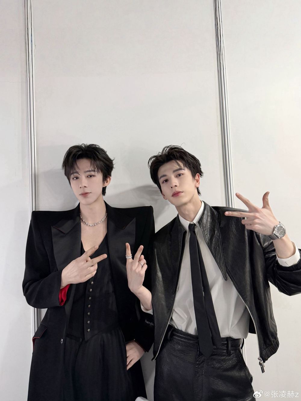 我夫婿來了！爆火陸劇《逐玉》張凌赫「美強慘將軍」禁慾場面心跳失速！190身高被譽為西裝男神天花板！-13