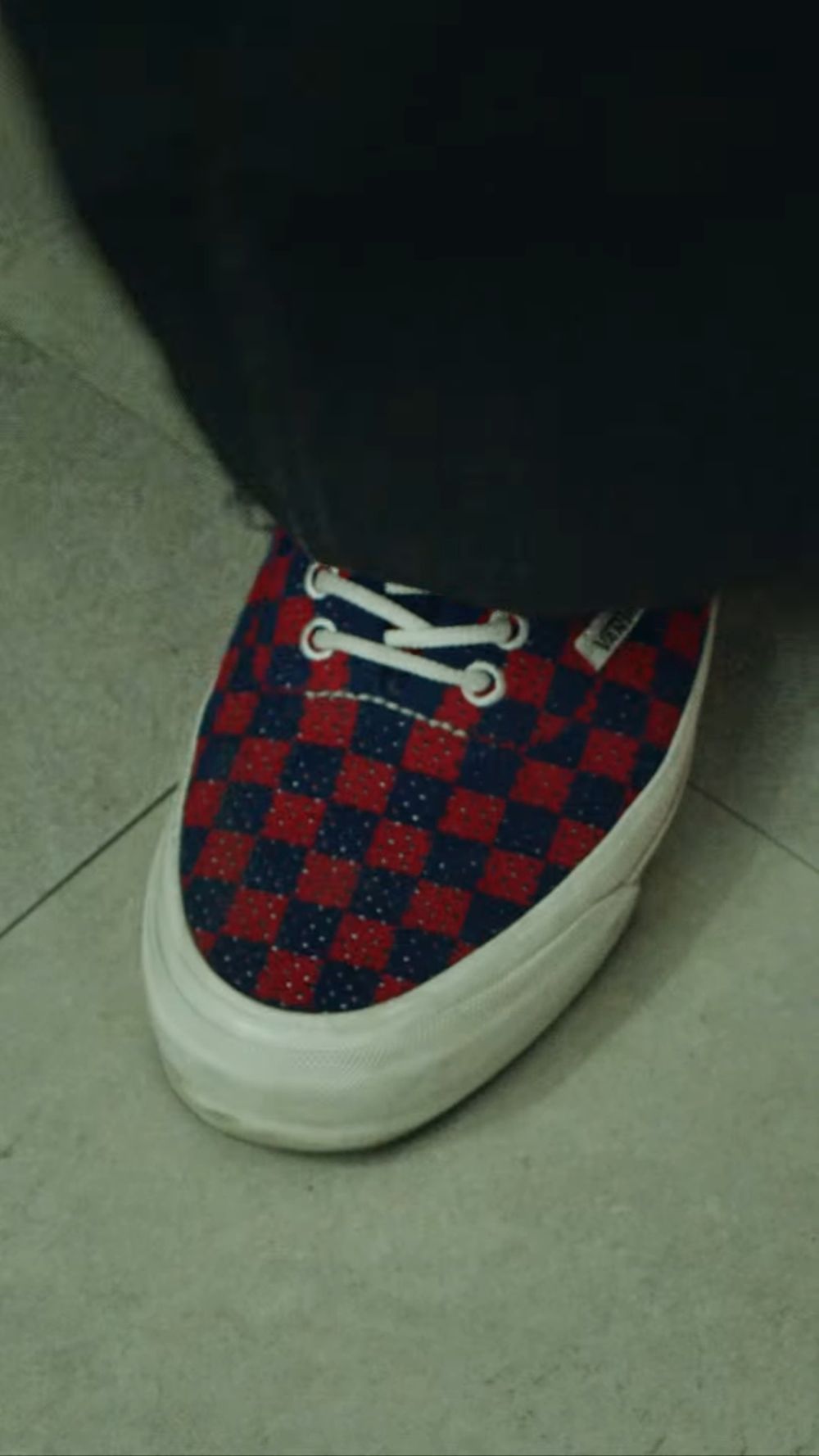 Vans真的找CORTIS代言？！洗衣店拍廣告曝光「兩雙格紋球鞋」COER準備入手同款！-3