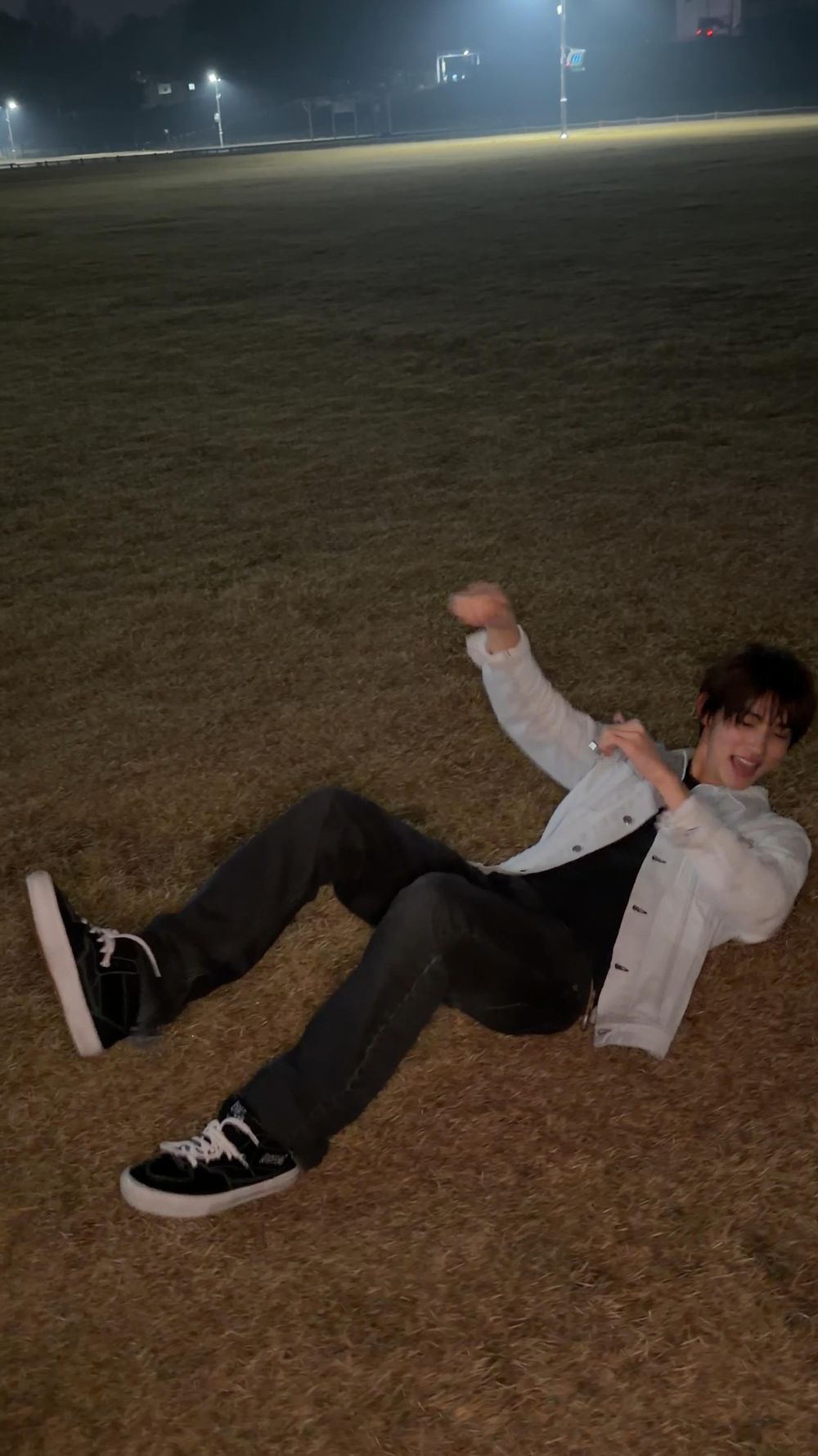 Vans真的找CORTIS代言？！洗衣店拍廣告曝光「兩雙格紋球鞋」COER準備入手同款！-6