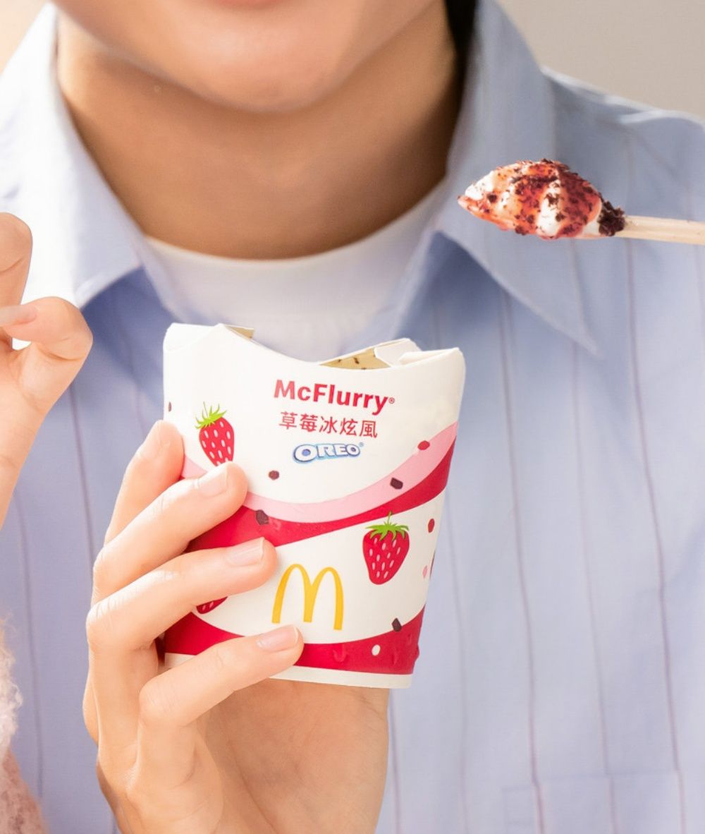 草莓控發瘋！麥當勞「草莓白巧克力三角派&OREO草莓冰炫風」酸酸甜甜超療癒、這天開賣！-2