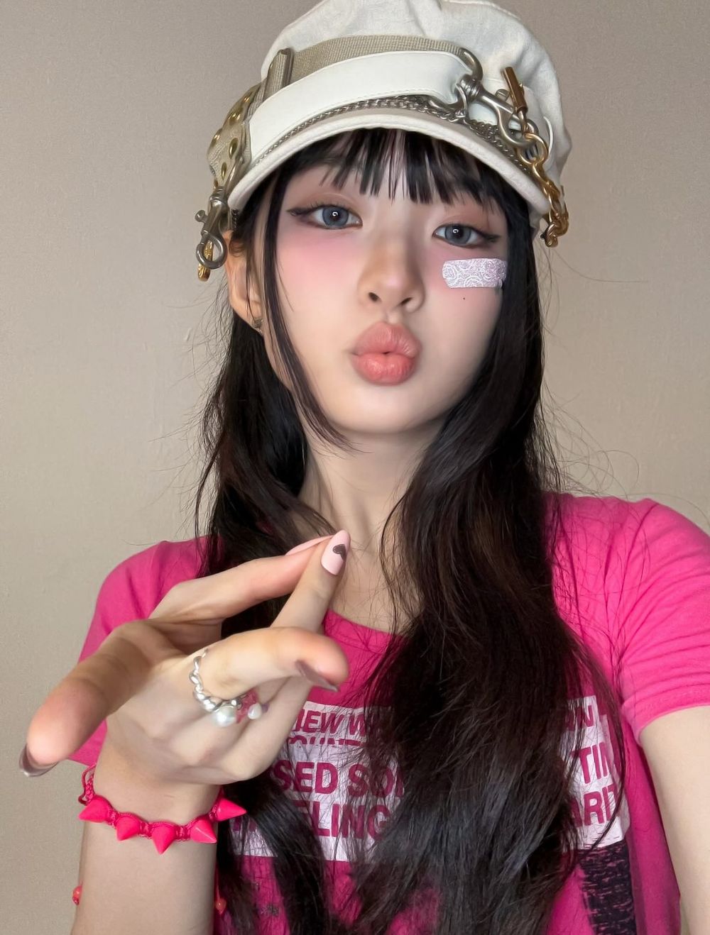 韓網公認7位最適合Y2K概念的女偶像！NATTY健康辣妹風，張員瑛、Minnie太搶眼！-7