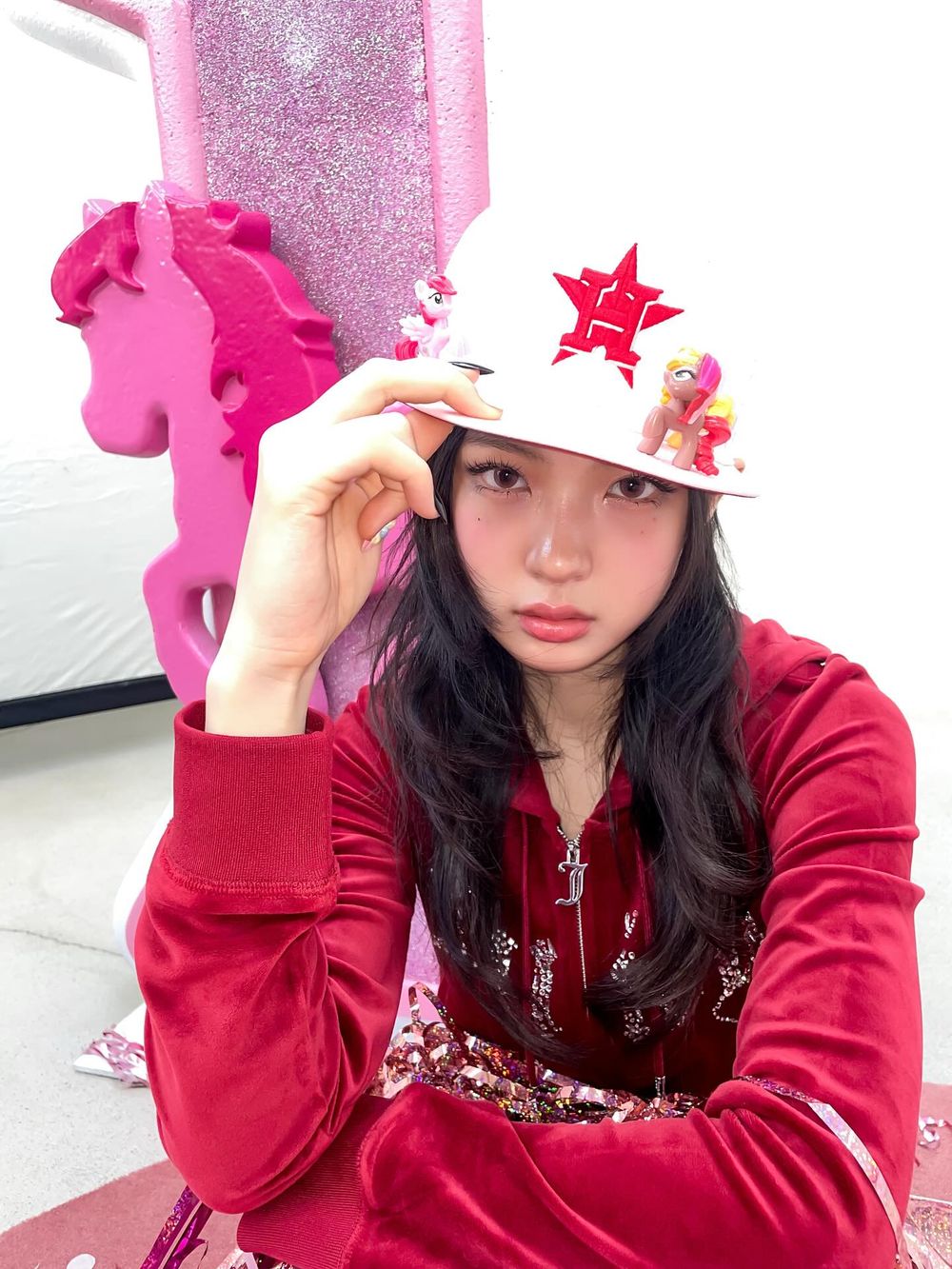 韓網公認7位最適合Y2K概念的女偶像！NATTY健康辣妹風，張員瑛、Minnie太搶眼！-6