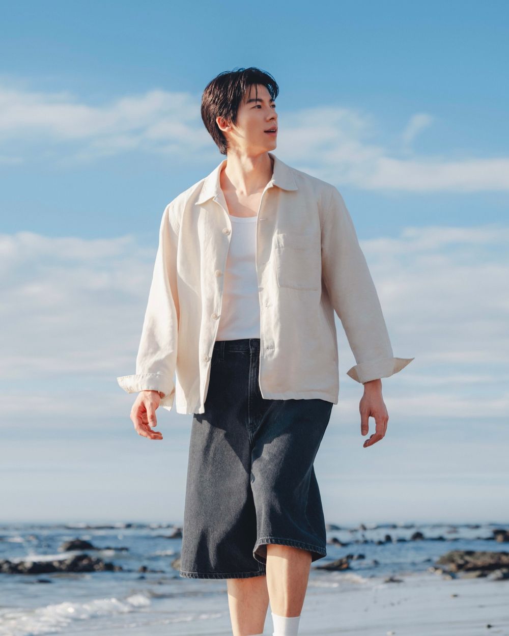 新桌布有了！許光漢最新UNIQLO畫報曝光！「夏日男友風」帥到眼冒愛心、整套兩千多就能收！-4