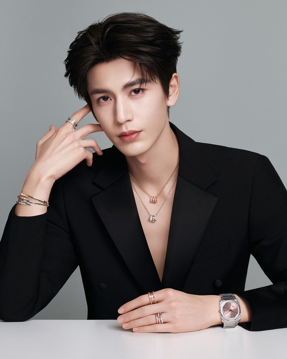 侯爺夫人來報到！陸劇《逐玉》張凌赫脫下古裝、私服也帥到心臟停止！190公分漫畫比例太驚人！-17