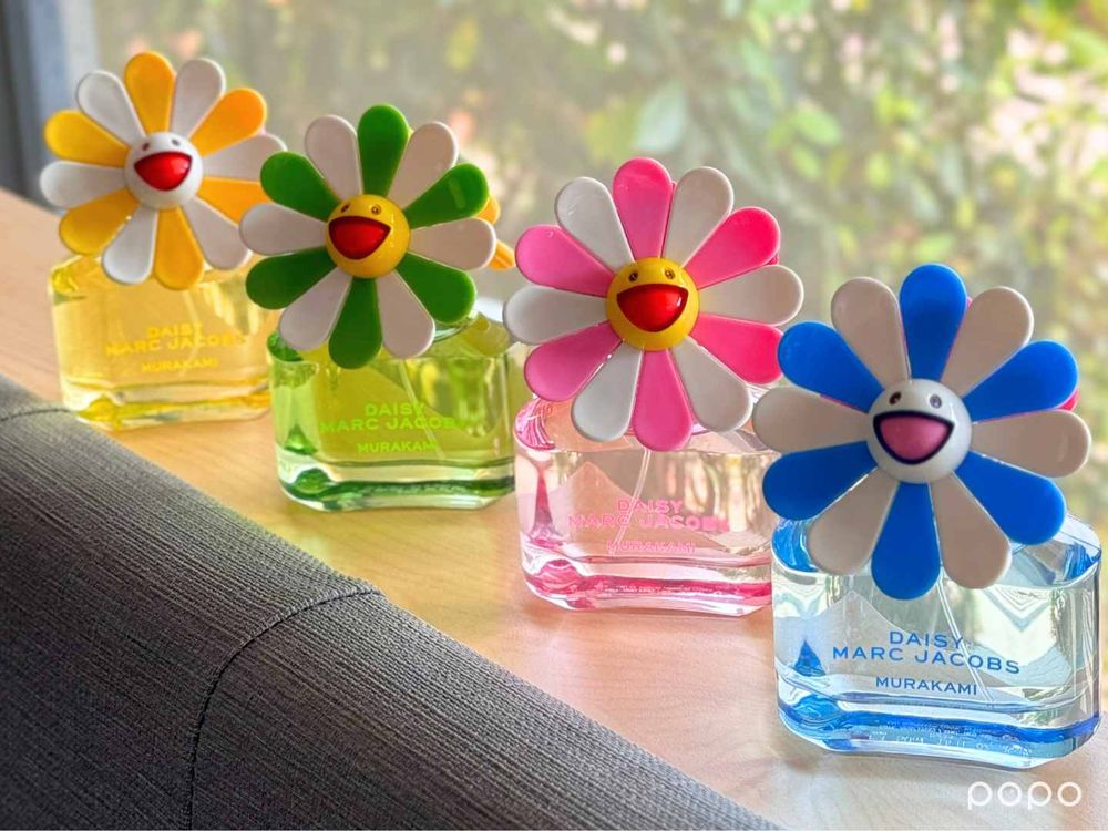 MARC JACOBS雛菊香水聯名村上隆太犯規！四色花花宇宙直接收編，甜果、奶香、清新香味，一次全中！-2