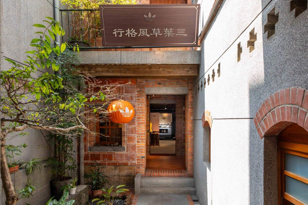 永遠可以相信愛迪達！爆討論「T字瑪莉珍鞋」本尊美暈、樂福鞋絕對是今年預爆款！-2