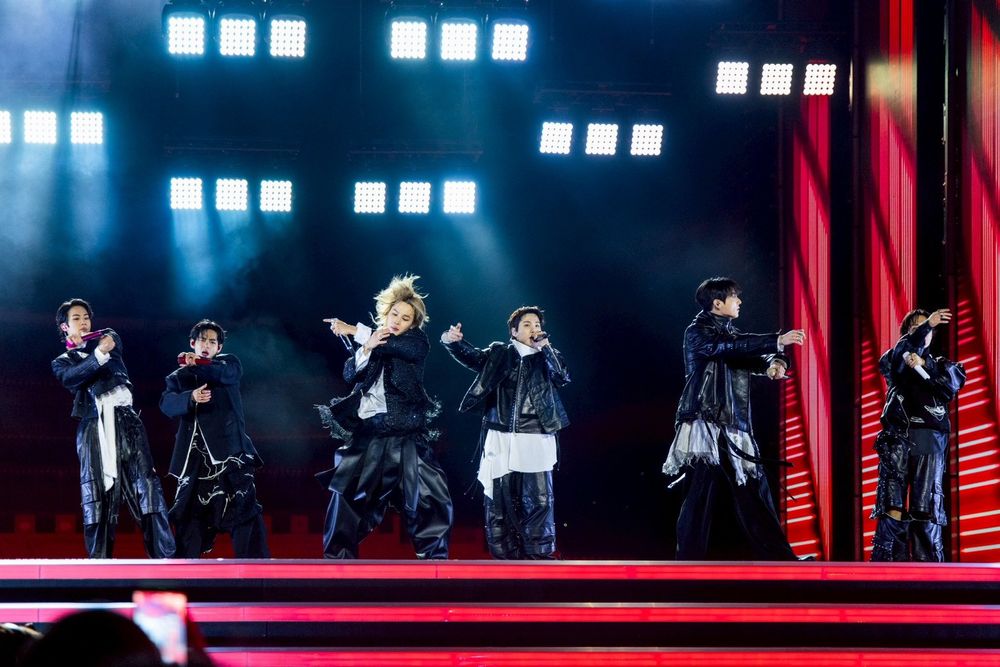 阿米還在回味！BTS光化門演唱會「戰袍」也暗藏玄機！這品牌訂製「升級版韓服」、居然還有角色設定？！-12