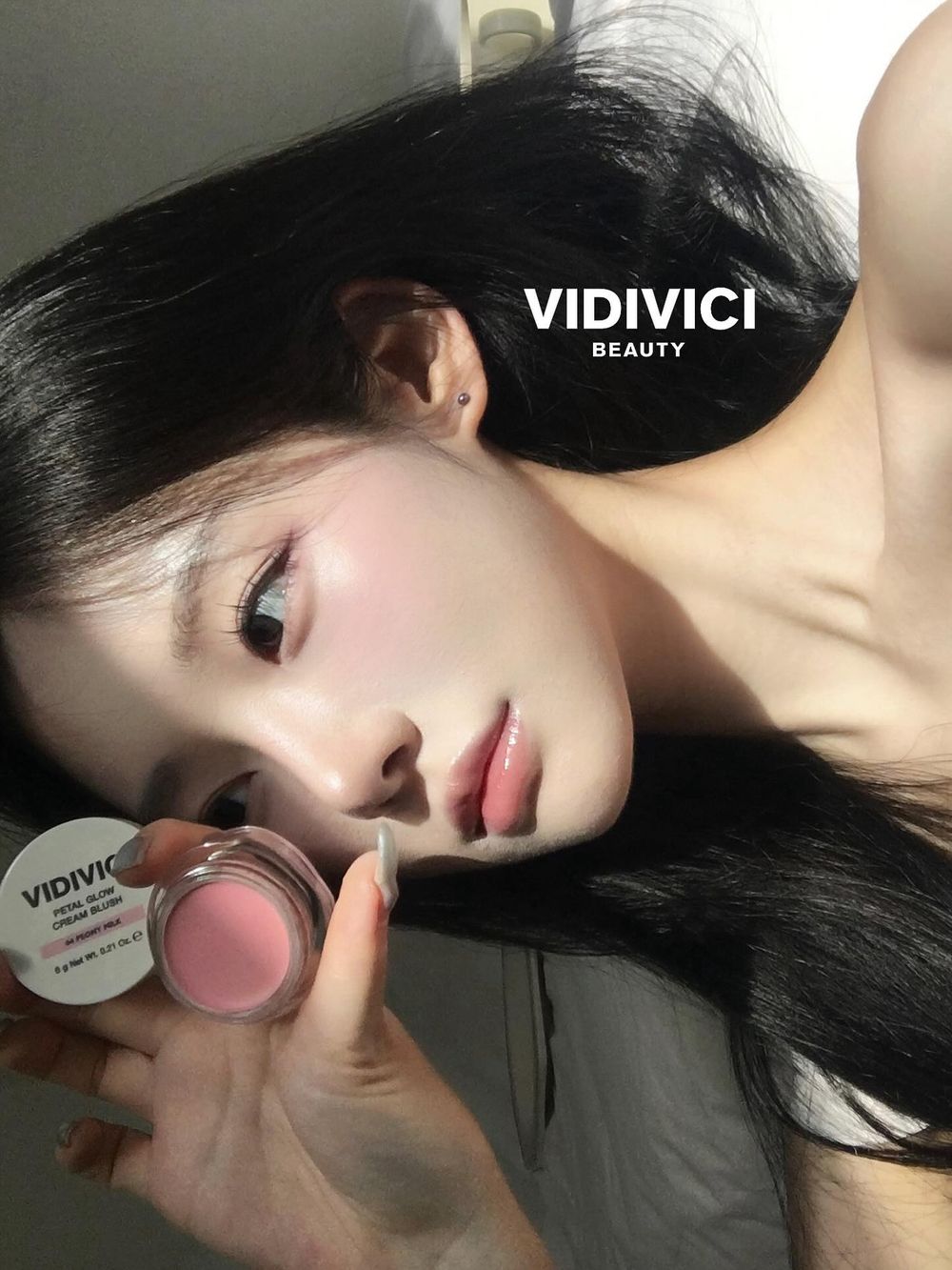 韓妞都在用血氣感「好命腮紅」！KAZUHA同款潤霧花瓣腮紅霜，一抹透出自然紅潤，氣色飽滿，好運氣＋好人緣跟著來！-4