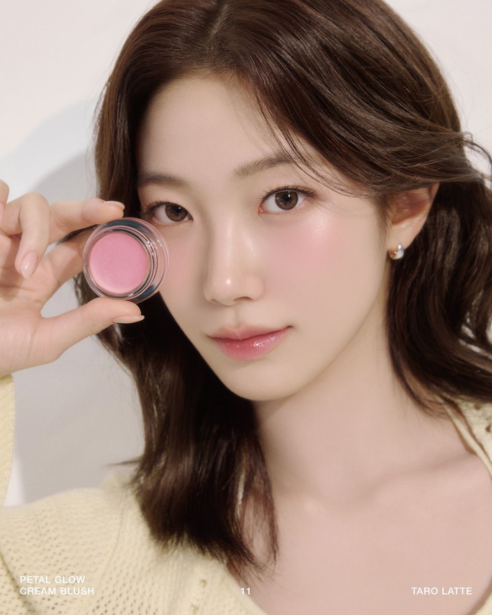 韓妞都在用血氣感「好命腮紅」！KAZUHA同款潤霧花瓣腮紅霜，一抹透出自然紅潤，氣色飽滿，好運氣＋好人緣跟著來！-5