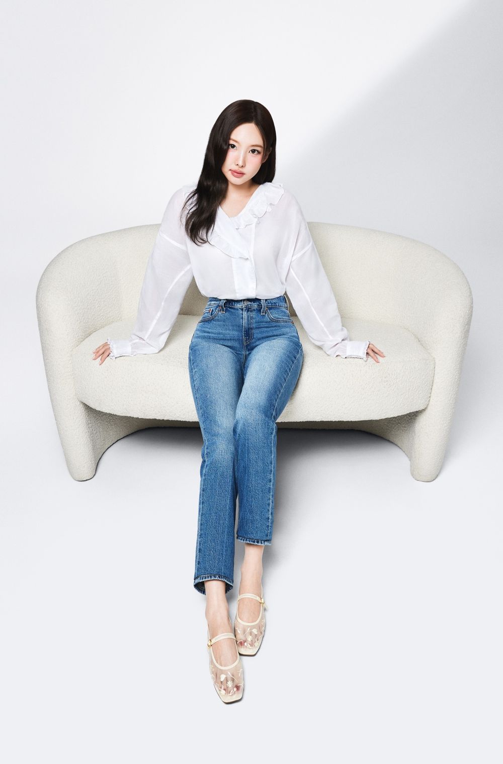 TWICE娜璉時尚營業力全開！拍VIVAIA新廣告、LV也搶著寵！「軟Q瑪莉珍鞋」愛到演唱會直接穿上台！-3