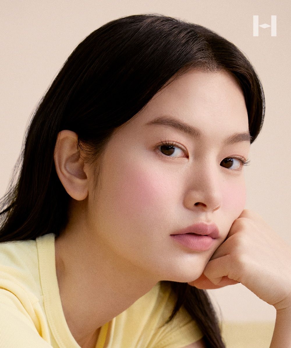 hince把半月型包包變成腮紅！全新霜轉粉質地，既融膚自然、又能柔焦磨皮，日本搶先上市秒成熱賣款！-9