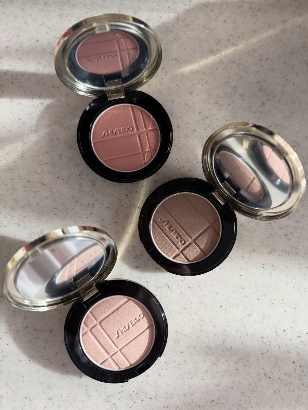 史上最奢華養膚眼影誕生！資生堂「寶石光眼頰亮彩盤」以水晶能量入妝，打亮、腮紅、眼影一盤搞定，還可以招桃花、補財運！-9