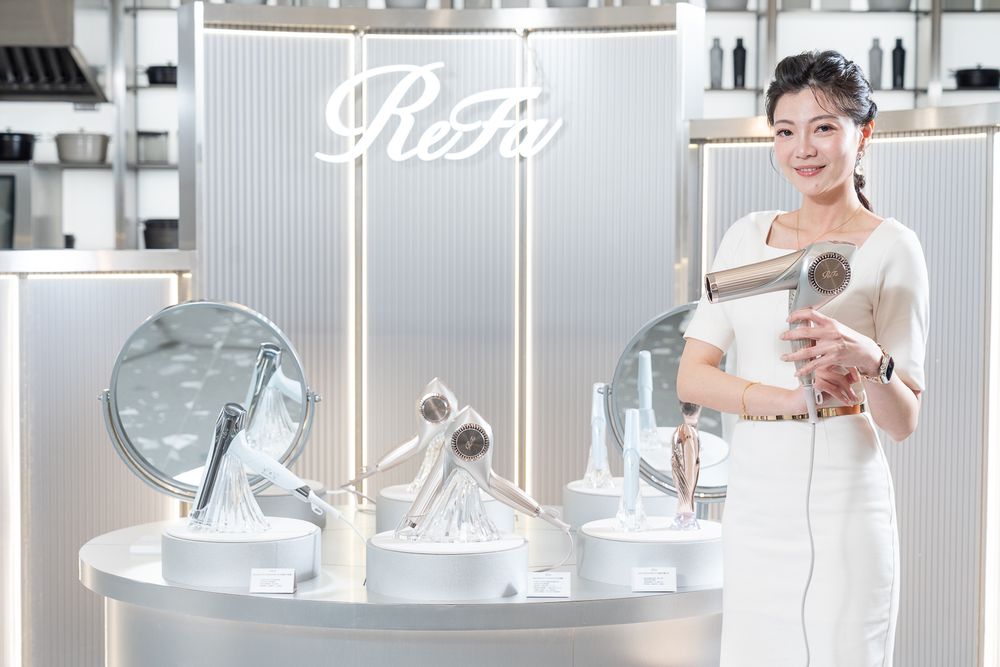 日本頂級髮品ReFa登台！日妞激推「養髮負離子吹風機、迷你離子夾」必收，髮神吳依霖親授沙龍級居家吹整技巧！-7