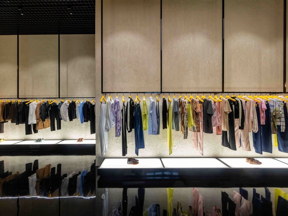 比日本還狂？鬼塚虎「全台最大間」超豪華店面來了！巨型鞋牆「瑪莉珍、薄底鞋」爆款通通有！-4