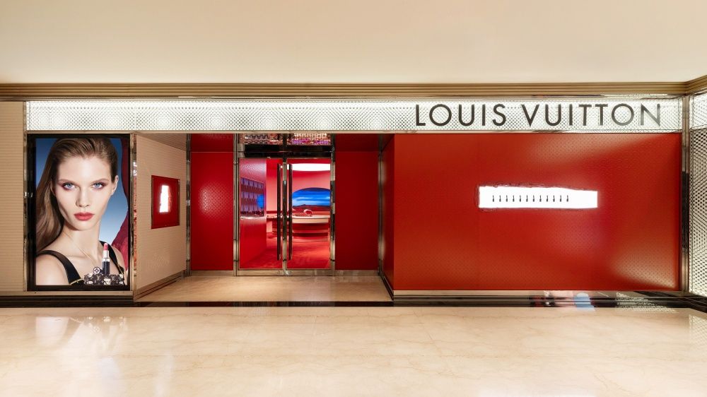 全台首間LV彩妝空間太狂！從試妝到拍貼一次搞定、明星同款直接列入必逛清單！-13