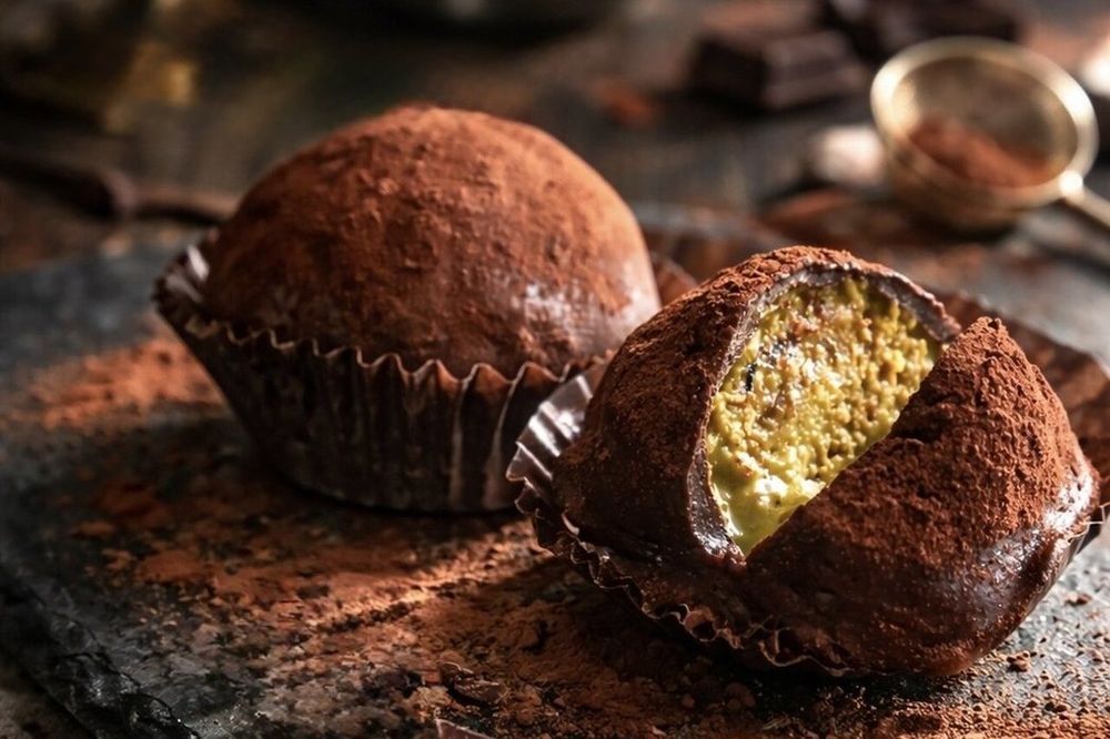 2026杜拜巧克力甜點新品懶人包！COMEME「杜拜巧克力蛋塔」、拉亞「開心果巧克力貝果」全都想吃！-6