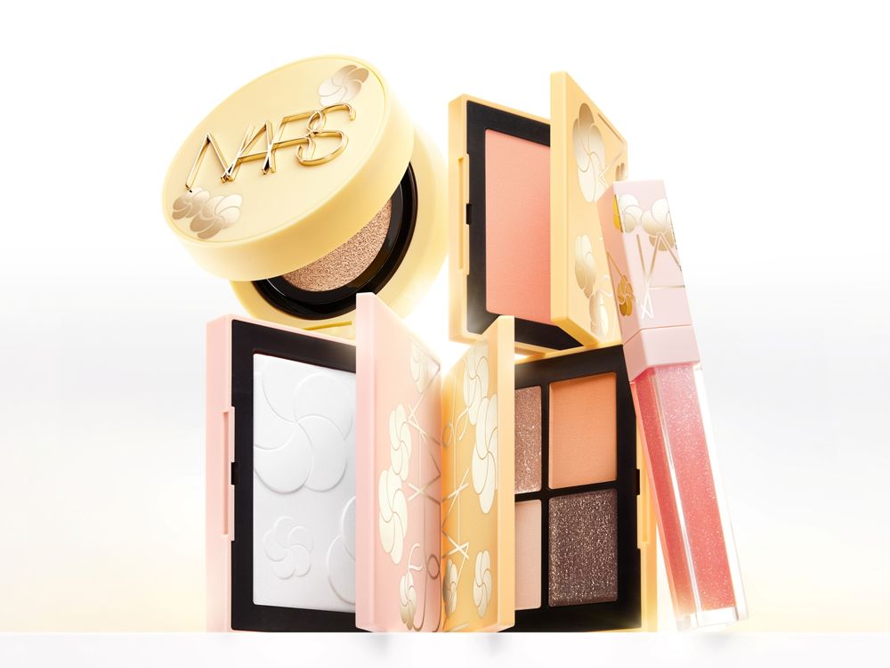 NARS春夏限定「2026妝點花漾系列」帶來桃花運！小光圈氣墊、小白餅換上奢華粉金外殼＋花卉剪影，嫩唇露新色美出天際！-11