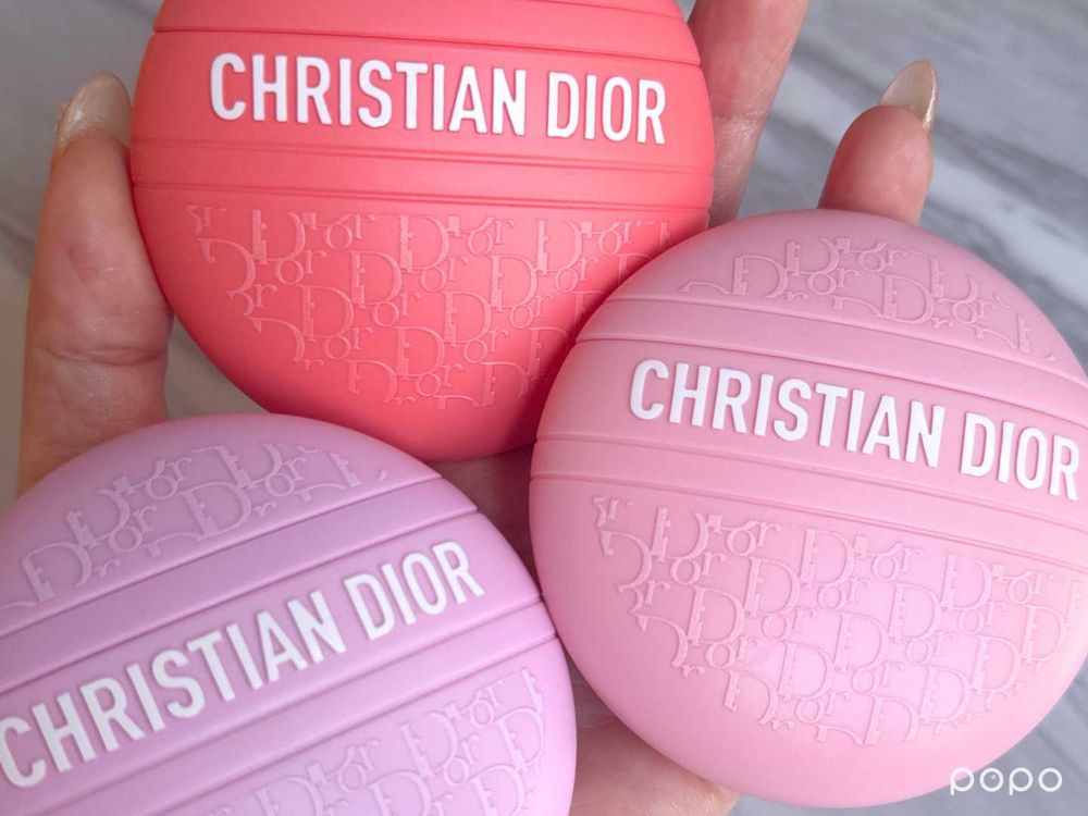 2026未上市先爆單夢幻美妝逸品！JISOO同款全網瘋找「甜蜜馬卡龍萬用霜」，Dior這顆直接美到不敢用！-8